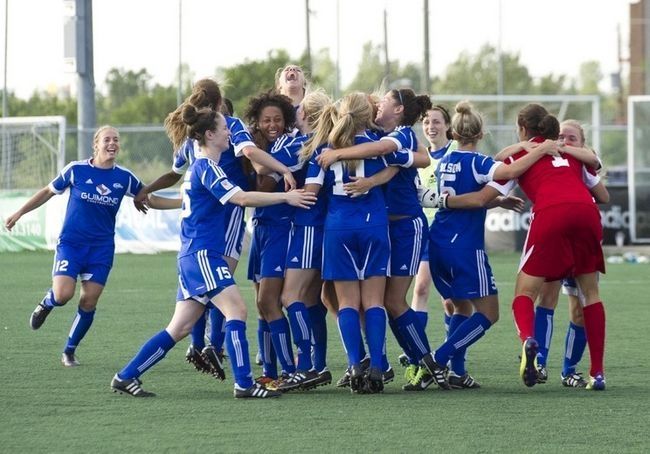 Deux joueuses des Comètes de Laval, Geneviève Richard et Kathryn Acton, obtiennent leur place sur l’équipe «toutes étoiles» de la W-League.