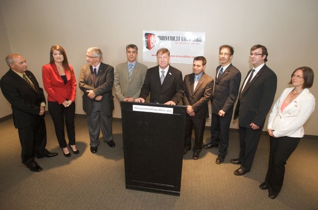 <p>Daniel Hébert, Sandra Desmeules, Raynald Adams, Michel Poissant, David DeCotis, Pierre Anthian, Jean Coupal et Virginie Dufour étaient aux côtés du chef du Mouvement Lavallois Marc Demers, le 5 septembre, lors de l'annonce de leur candidature aux élections municipales du 3 novembre. ALARIE PHOTOS/L'ÉCHO DE LAVAL/AGENCE QMI