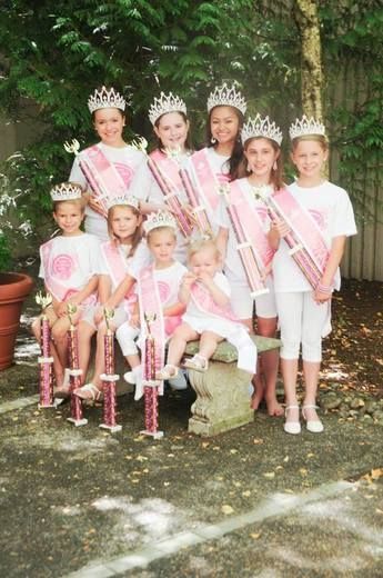 <p>Des gagnantes de l'édition nationale du gala National Canadian Girl 2012. EVE DUPREE/PHOTO COURTOISIE