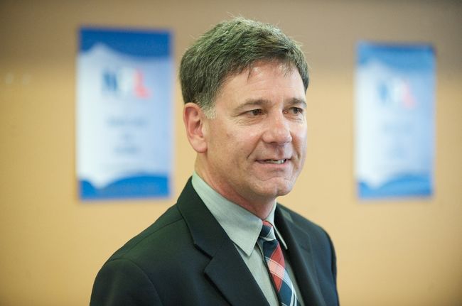 Les candidats du Nouveau Parti des Lavallois ont ordonné à leur chef, Guy Landry, de «rester dans sa cave» jusqu'au moment où ils auront décidé de son futur avec le parti.