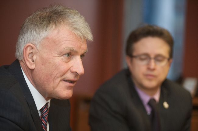 Le chef d'Action Laval, Jean-Claude Gobé, ainsi que son conseiller municipal Paolo Galati, s'insurgent de la décision du comité exécutif de couvrir les frais juridiques du maire Marc Demers dans la requête de Jacques Foucher.