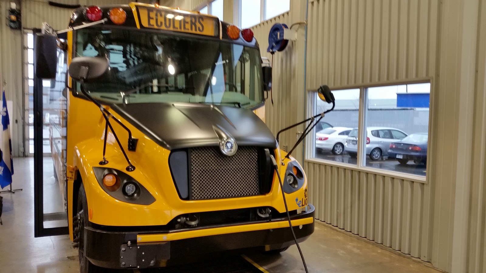 Le premier autobus scolaire électrique à l’essai à Laval