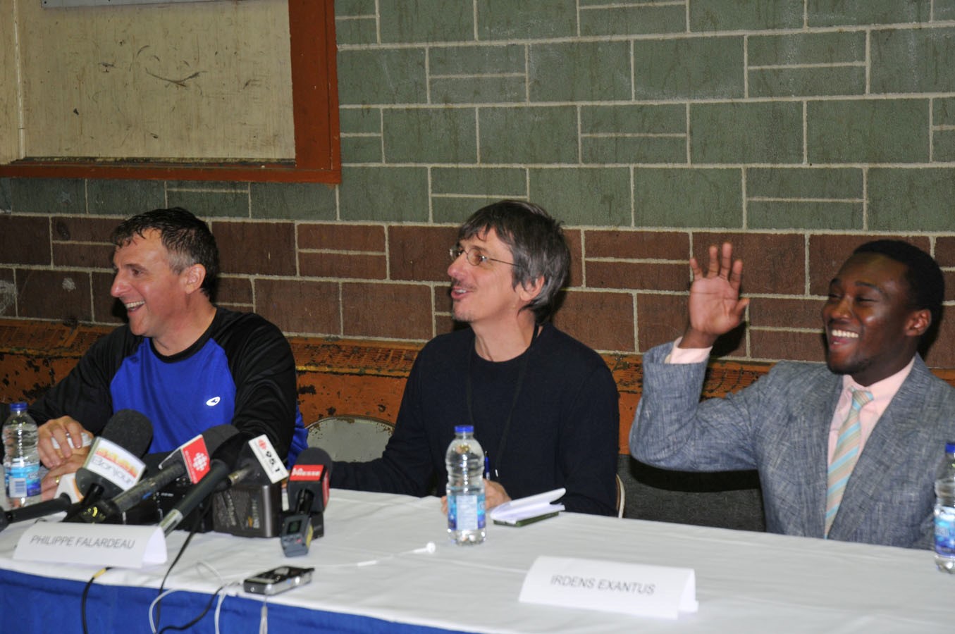 Sur la photo, de gauche à droite, Patrick Huard, Philippe Falardeau et Irdens Exantus.