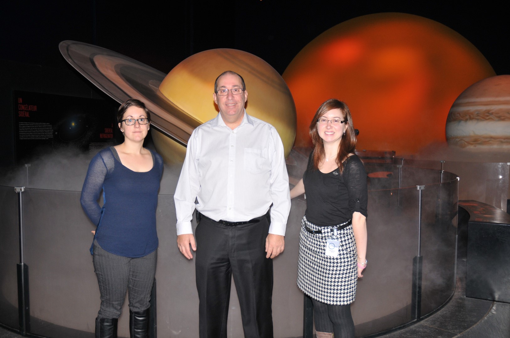 L'équipe de direction du Cosmodôme de Laval a de grandes ambitions pour les prochaines années. Sur la photo, Marie-Julie Moreau, Responsable ventes et marketing, Marc De Blois, Directeur général, et Marie-Michèle Limoges, Directrice contenu scientifique et formation