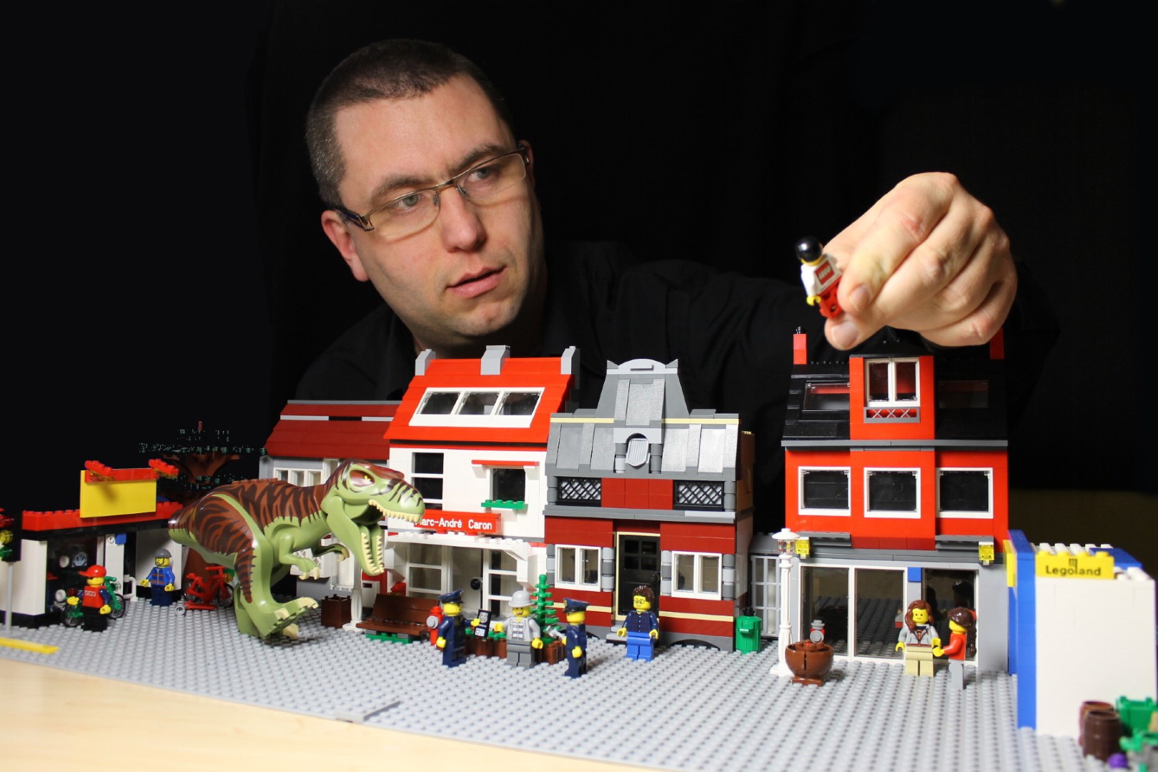 Marc-André Caron est un passionné qui veut montrer au public ce qui se fait de mieux avec des LEGO.