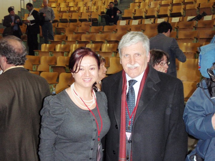 Maro Akoury avec le sénateur Dallaire