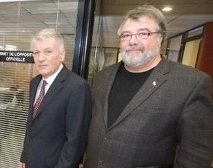 L'ex-chef du Cabinet, Jean Desautels, à droite, avec le chef du parti Action Laval, Jean-Claude Gobé.