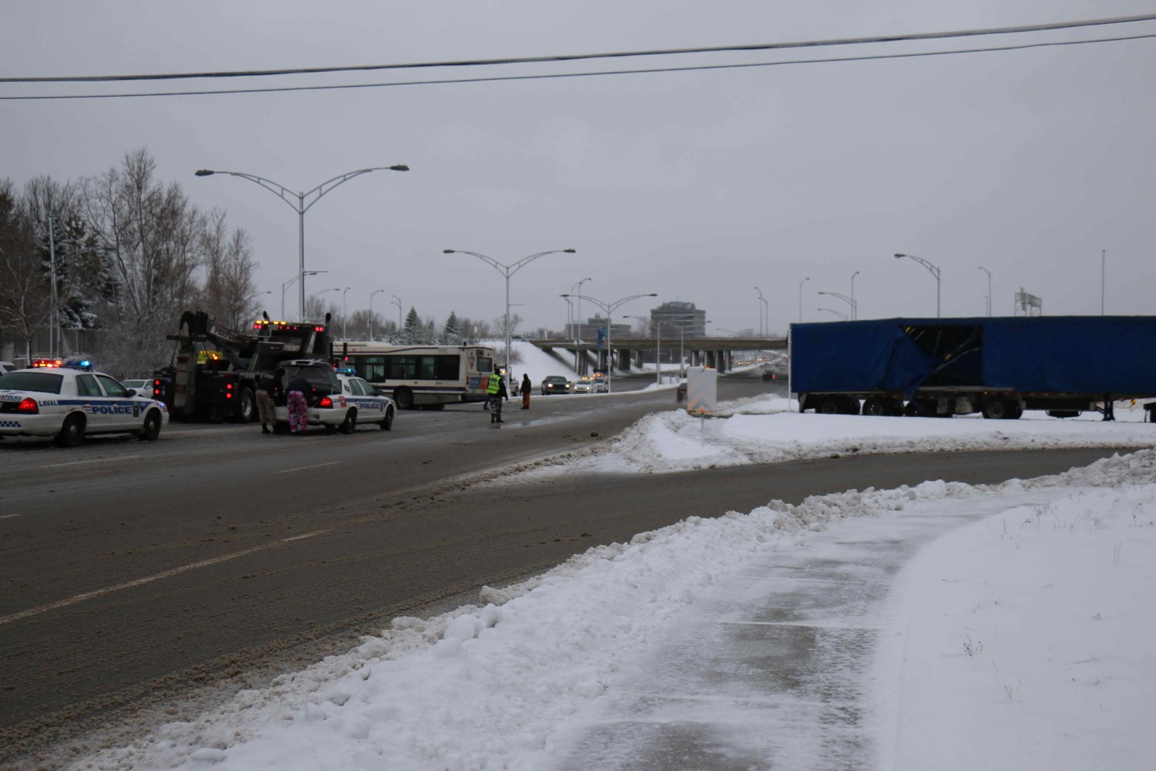 Collision entre un autobus de la STL et un poids lourd