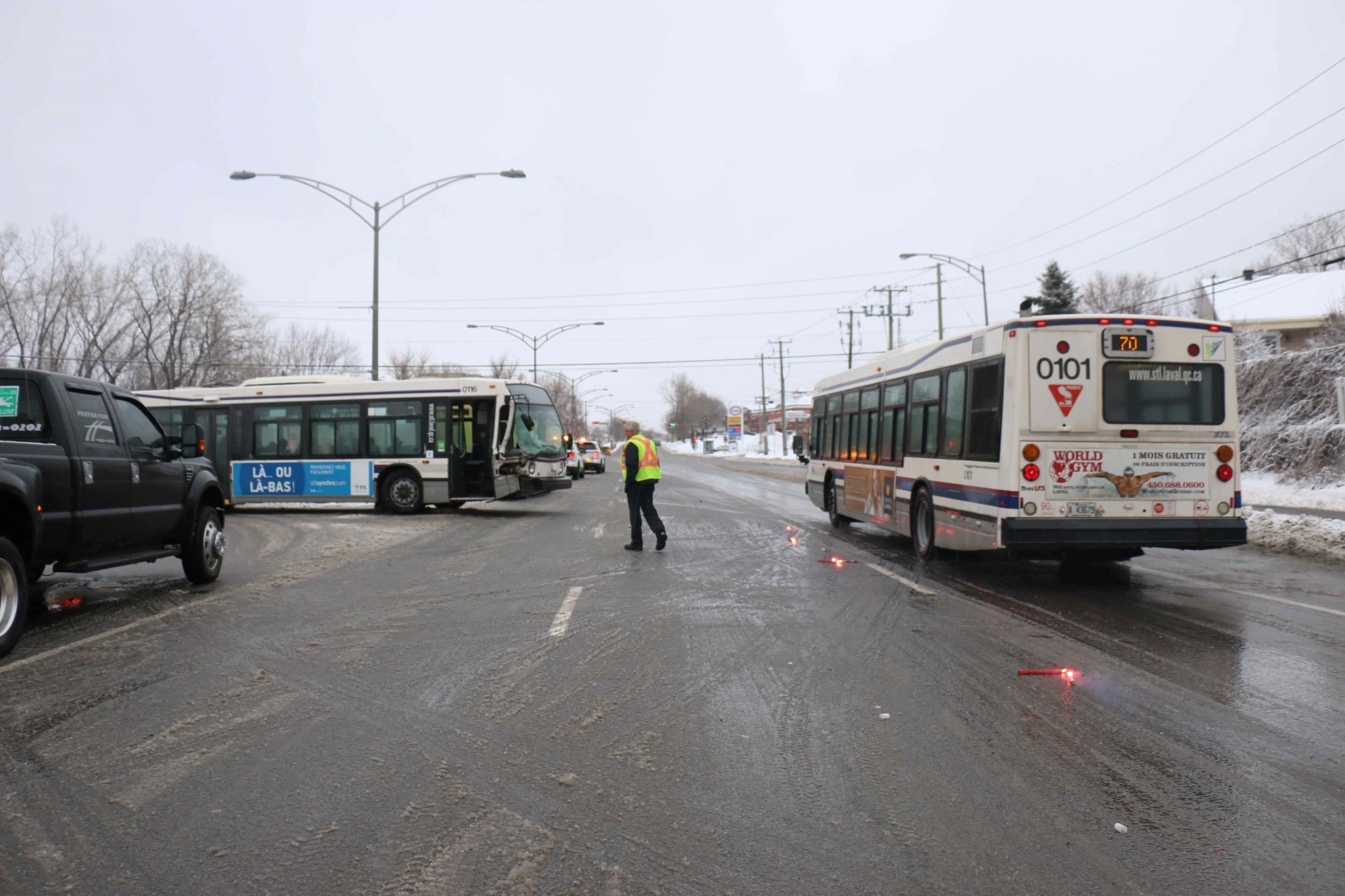 Collision entre un autobus de la STL et un poids lourd