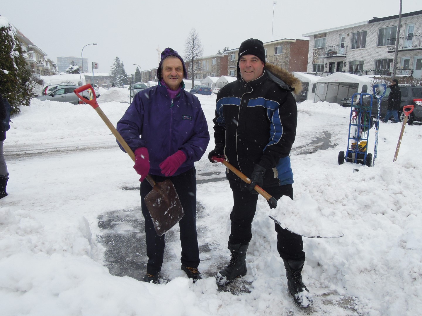 La première étape du déneigement s'est faite rue des Prés.