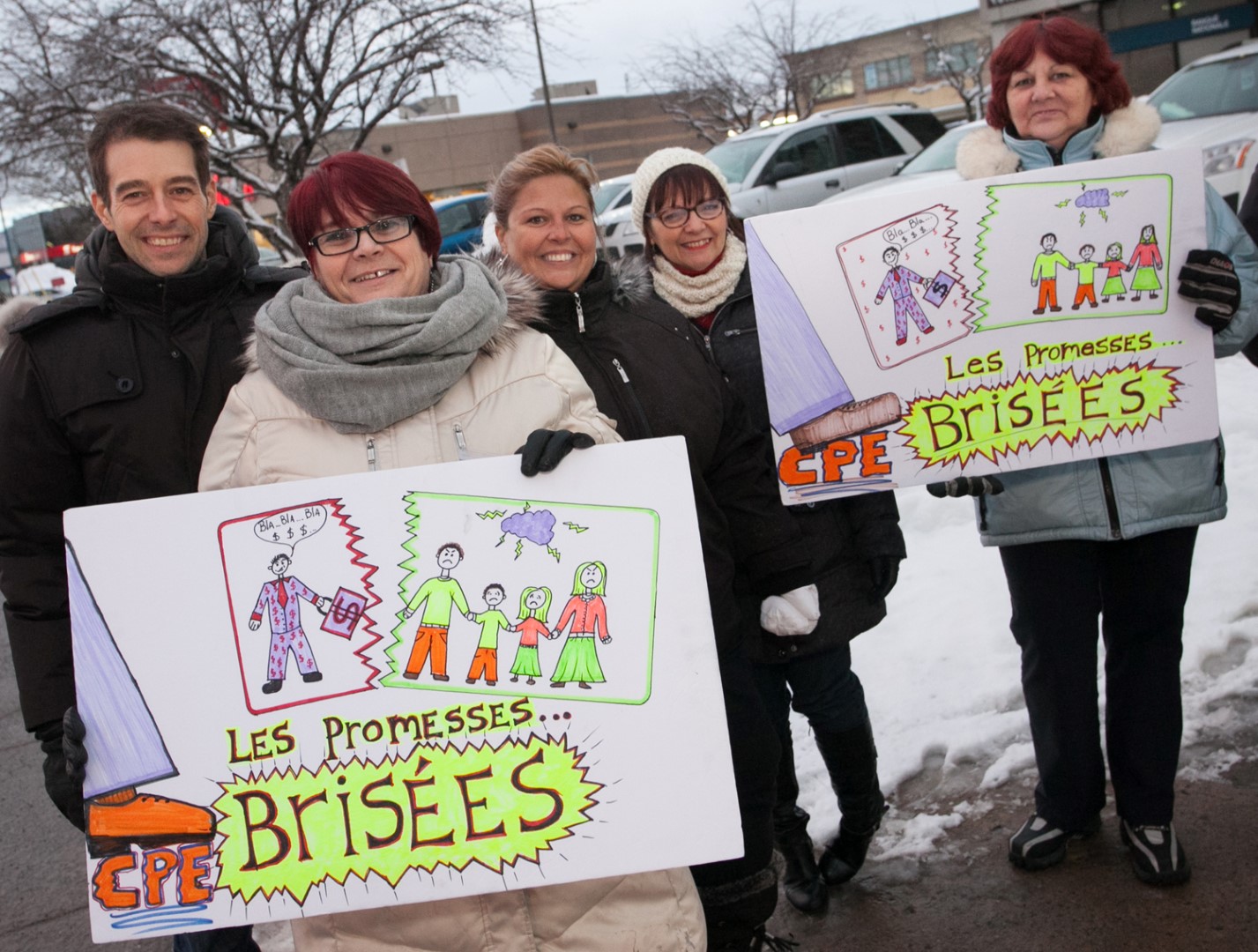 Les CPE ont manifesté devant les bureaux de la ministre Charbonneau