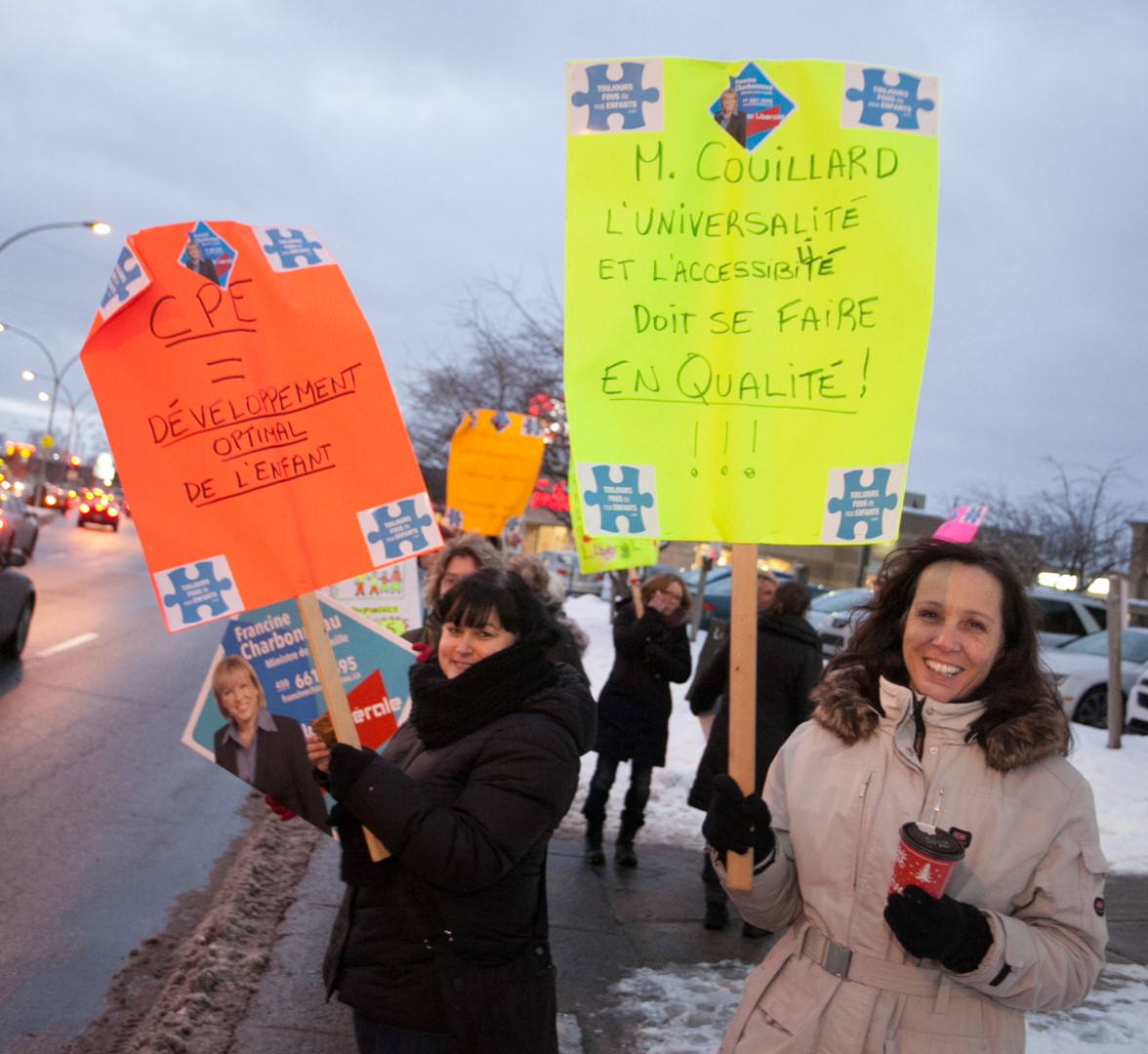Les CPE ont manifesté devant les bureaux de la ministre Charbonneau
