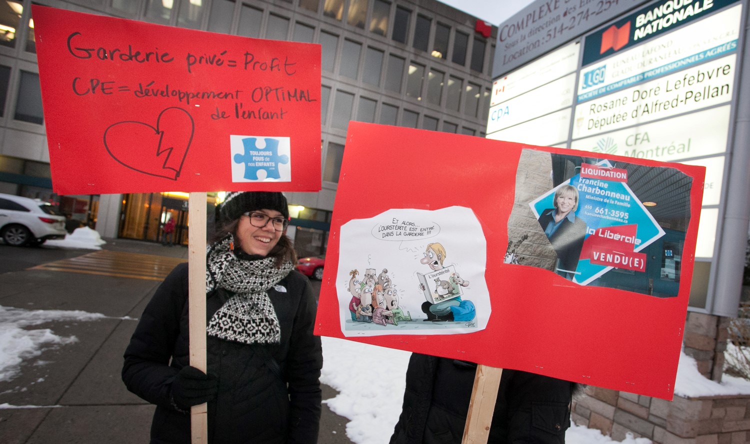 Les CPE ont manifesté devant les bureaux de la ministre Charbonneau