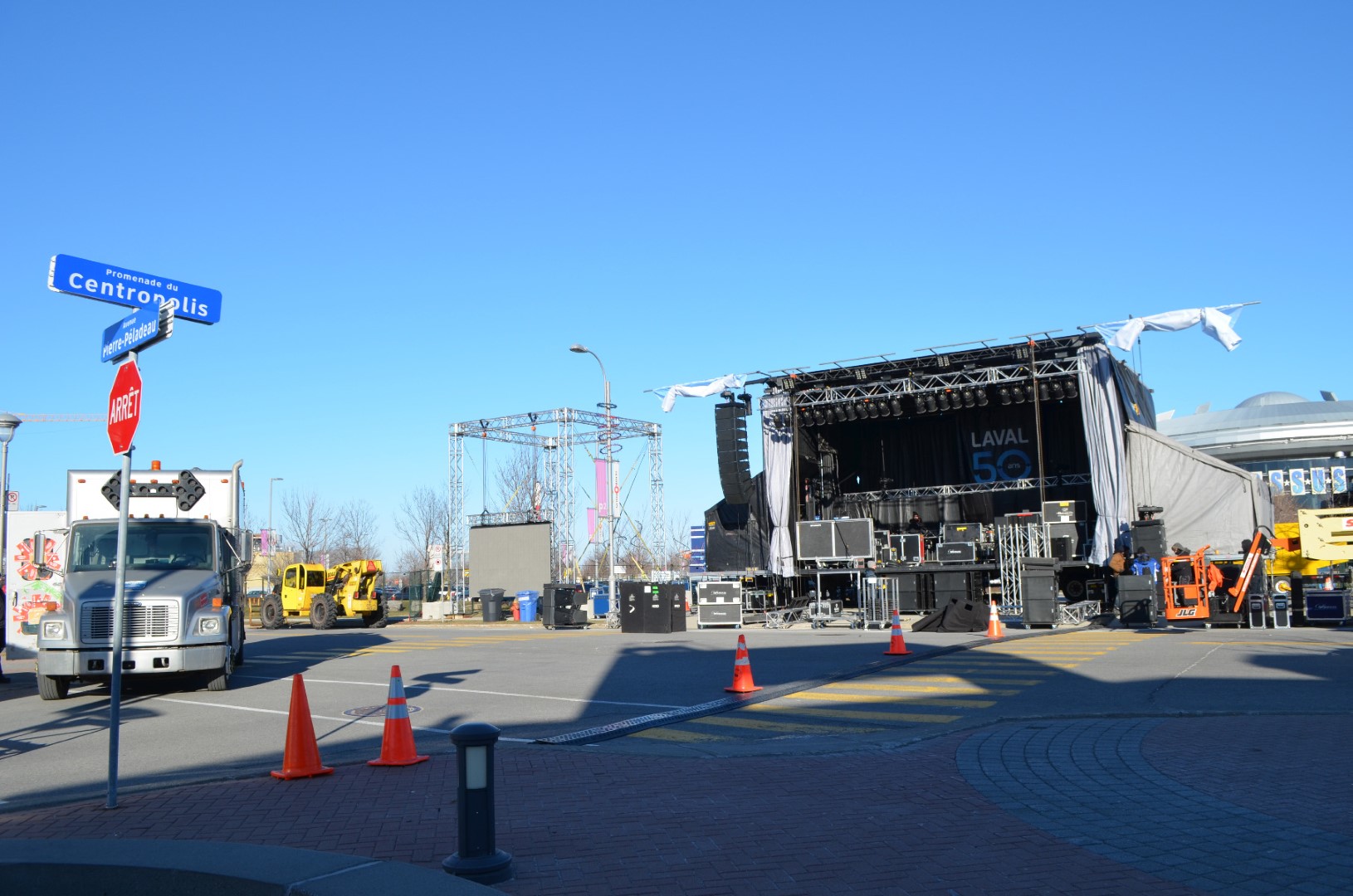 La scène du concert est installée au Centropolis