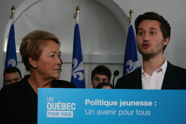Léo Bureau-Blouin était accompagné de la première ministre Pauline Marois.