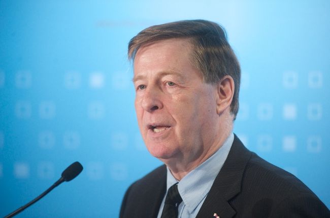 Le maire de Laval, Marc Demers, a annoncé la rétention de la prime de départ versée à l’ex-PDG de Laval Technopole le temps que le conseil d’administration de l’organisme se penche sur un avis juridique. De plus, une enquête administrative a été amorcée sur les agissements des anciens élus dans le dossier du projet Le Commodore.