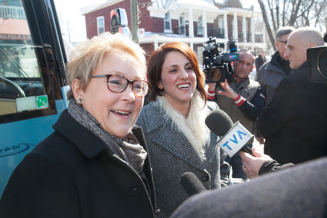 Djemila Benhabib et Pauline Marois étaient très souriantes en rencontrant la presse vendredi matin.