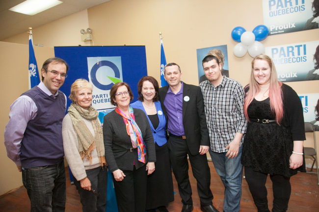 Une cinquantaine de personnes ont pris part à l’inauguration du local électoral de la députée sortante de Sainte-Rose, Suzanne Proulx.