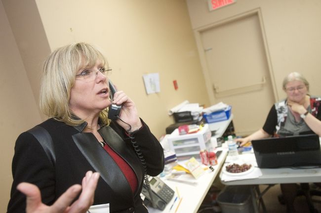 La députée libéral de Mille-Îles Francine Charbonneau en entrevue téléphonique avec le représentant de L'Écho de Laval.