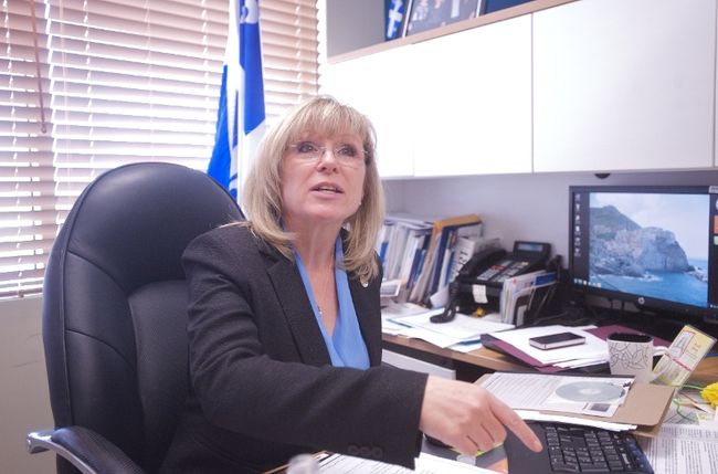 La ministre responsable de la région et députée de Mille-Îles, Francine Charbonneau.