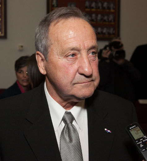 Le conseiller Jacques Saint-Jean souhaite que la Ville profite de son 50e anniversaire pour renommer plusieurs propriétés publiques en l’honneur de personnalités qui ont marqué Laval et établisse un comité permanent dédié à la chose.