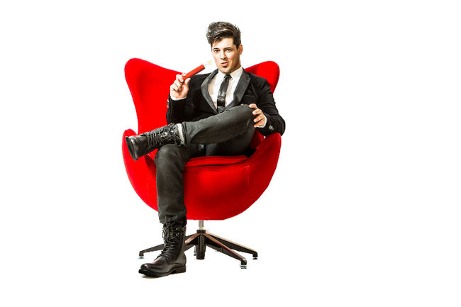 Le magicien-humoriste Vincent C passera une bonne partie de l’automne en Europe où il poursuit sa participation au <I>Comedy Majik Cho<I>. En plus, il est à préparer son premier spectacle solo qu’il aimerait présenter au Québec dans un an.