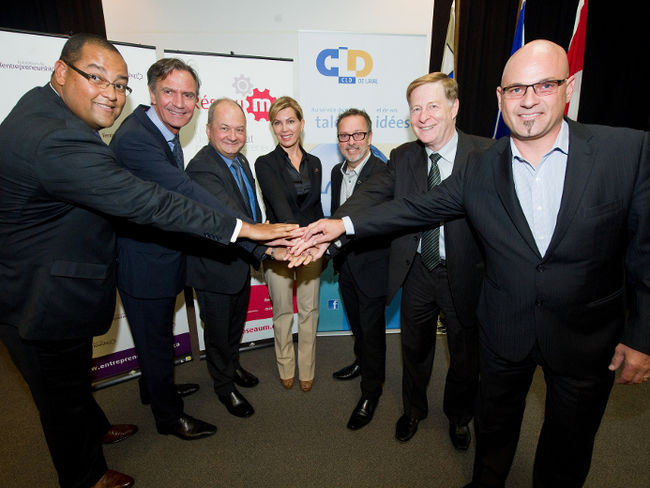 Saul Polo (député de Laval-des-Rapides), Robert Lefebvre (président du CA du CLD de Laval), Alain Aubut (PDG de la Fondation de l'entrepreneurship), Sylvia Chouinard (présidente des Habitations Chouinard, mentor et mentorée), Serge Beauchemin (entrepreneur et vedette de l'émission Dans l'oeil du dragon), Marc Demers (maire de Laval) et Karl Bourque (entrepreneur et mentoré)
