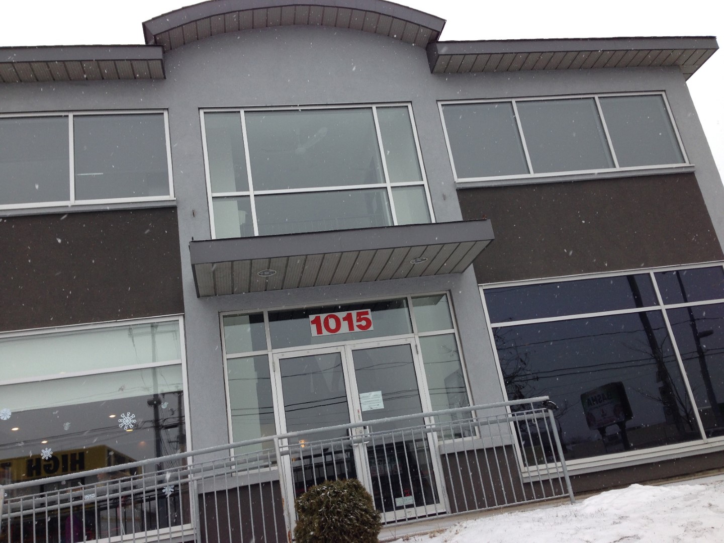 L'Aviron, situé sur le boulevard des Laurentides, est la seule structure à accueillir des adultes sans abris à Laval.