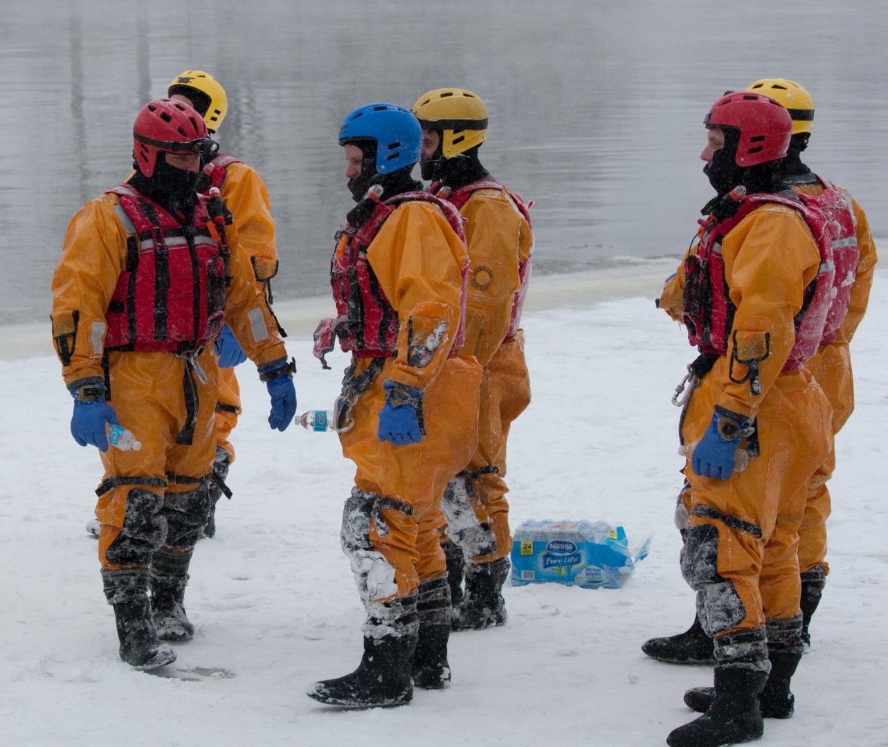 PHOTOS ET VIDÉO : Le sauvetage sur glace à Laval, une course contre la montre