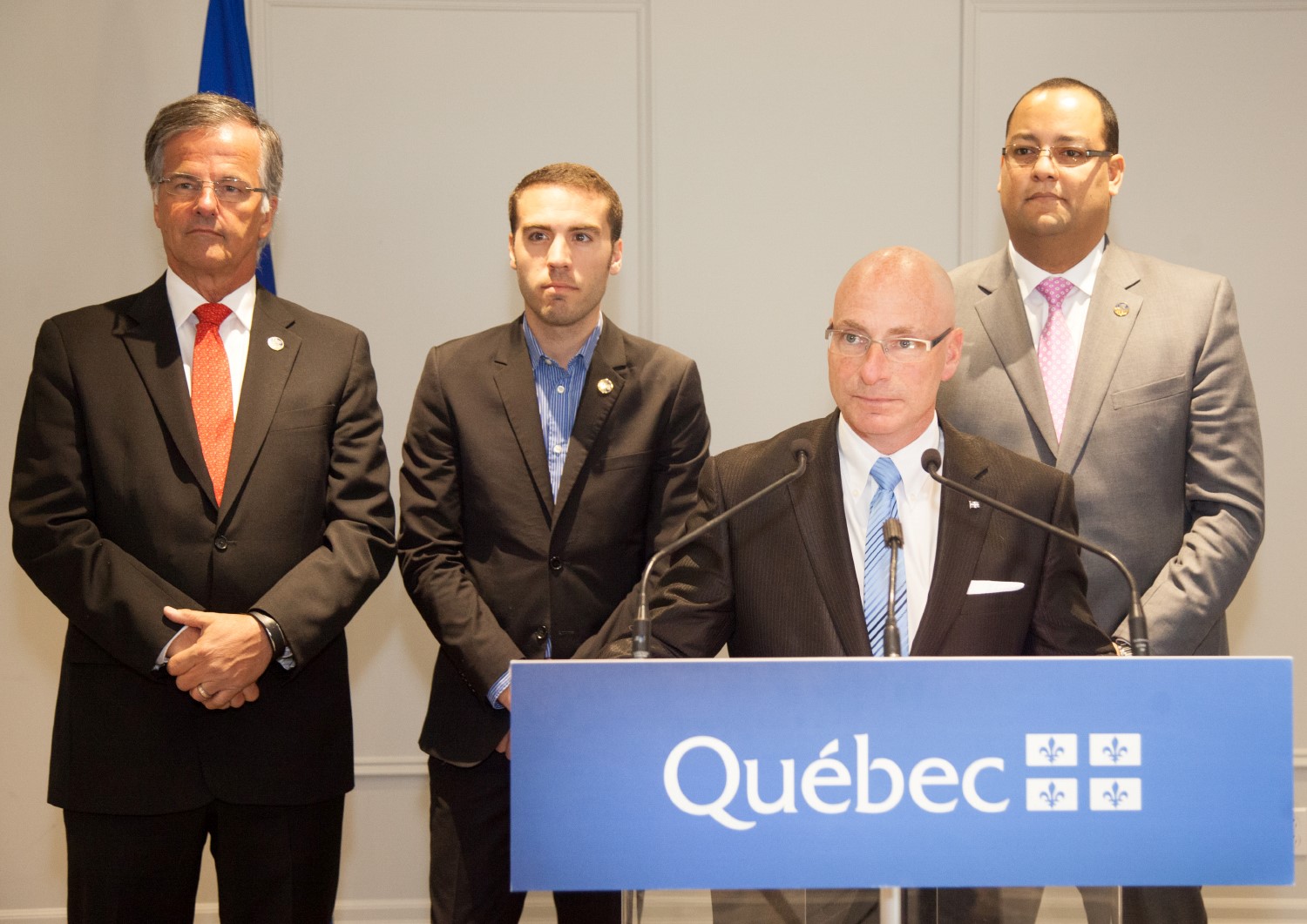 Le ministre délégué Jean-Denis Girard était de passage, mardi à Laval. Sur la photo, il est accompagné des députés lavallois Guy Ouellette, Jean Habel et Saul Polo.
