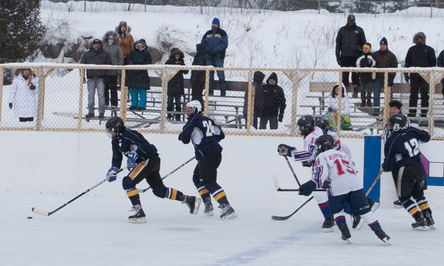 Sur la glace, malgré le temps froid, pour la persévérance scolaire