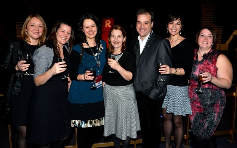 De gauche à droite: Sophie Guilbault, Valérie Charland, Julie Doneda, Nicole Thibault, François Hurtubise. Sylvie Lessard et Suzanne Richard
