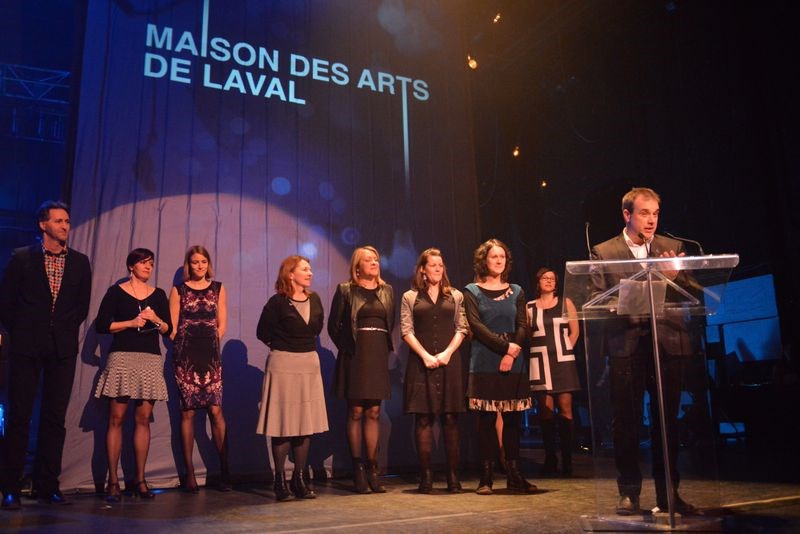 François Hurtubise a reçu le prix au nom de l'équipe de la Maison des arts.