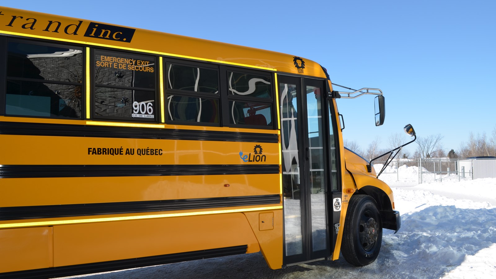 Cet autobus est le fruit de la collaboration de trois partenaires : TM4, B3CG Interconnect et le Centre national du transport avancé (CNTA).