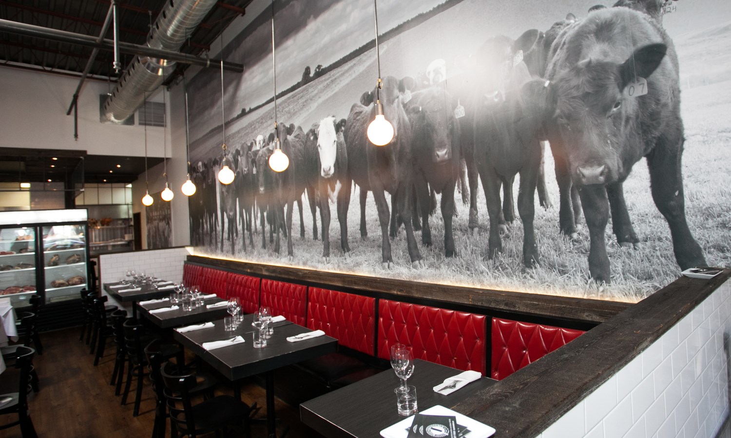 Le restaurant est situé au 5555, boulevard des Laurentides à Laval.