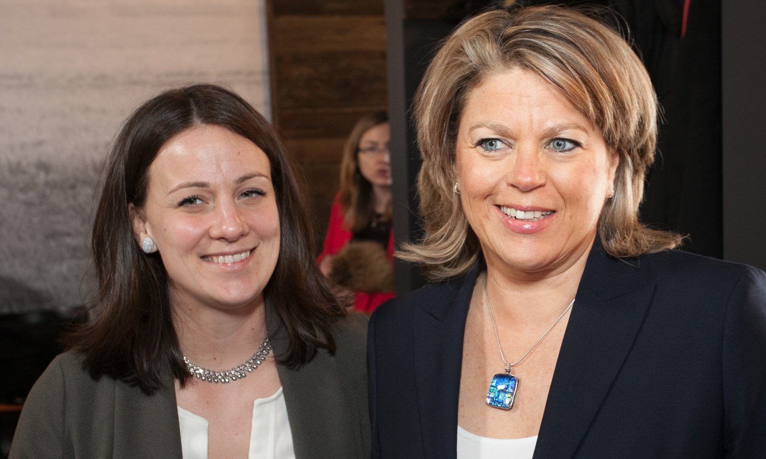 Rosane Doré Lefebvre (à gauche) et de Marie- Josée Lemieux.