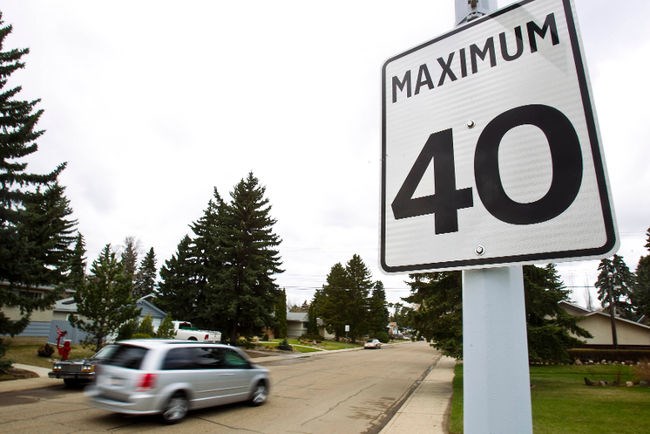 Panneaux de vitesse à 40 km/h: une solution rapide et économique est sur la table