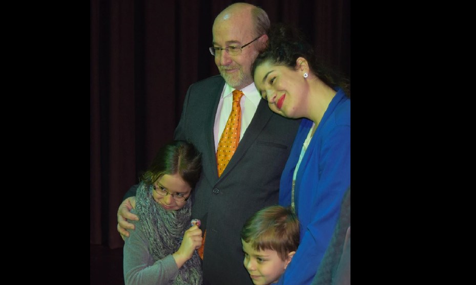 Le député François Pilon accompagné de Mariana Mazza et des ses petits-enfants Olivier et Chloé.