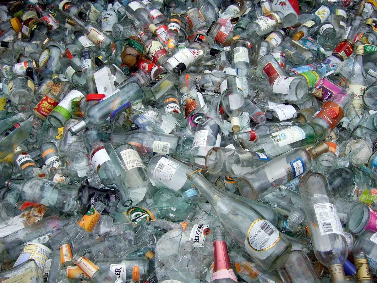 Recycler le verre plutôt que l'enfouir : la consigne demeure plus pertinente que jamais