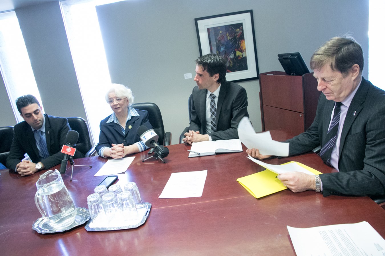 La Ville de Laval a réussi à faire reconnaître ses cotes de crues de 1995 par le gouvernement du Québec. Sur la photo, les conseillers Ray Khalil, Nicolas Borne et le maire Marc Demers, en compagnie de la présidente du CCLO, Jeanne Tremblay.