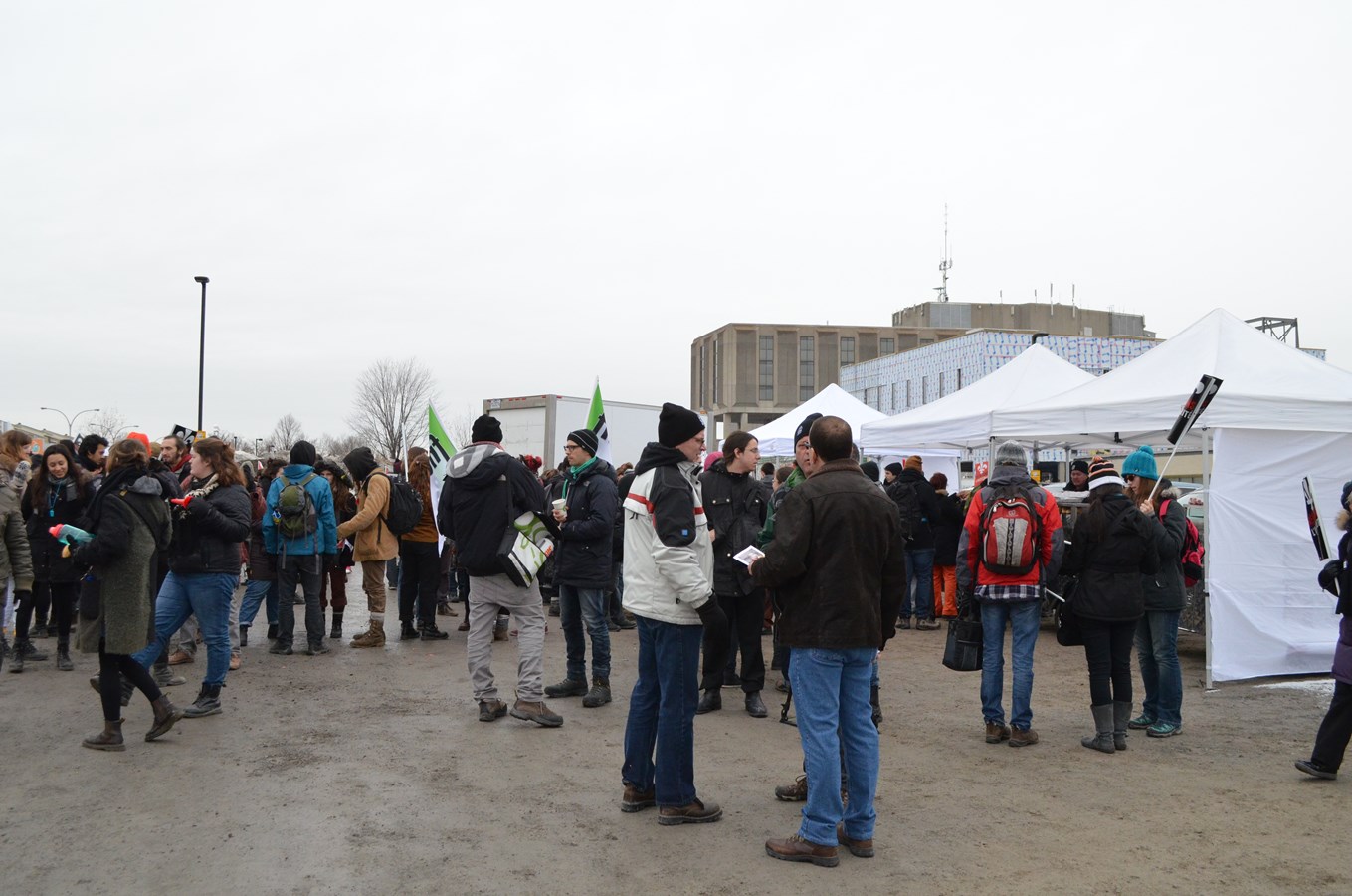 La manifestation se tenait devant la Cité de la santé.