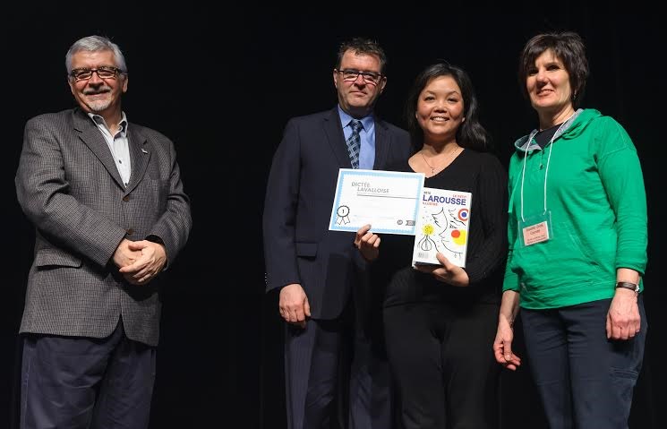 Étaient présents pour l’occasion, M. Raynald Adams, conseiller municipal et M. Pierre Tison, directeur de la formation continue au collège Montmorency, qui ont remis le premier prix, niveau avancé, à Madame Zhiyu Li.