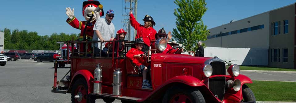 Stefie Shock et Alfa Rococo à la Grande fête des pompiers