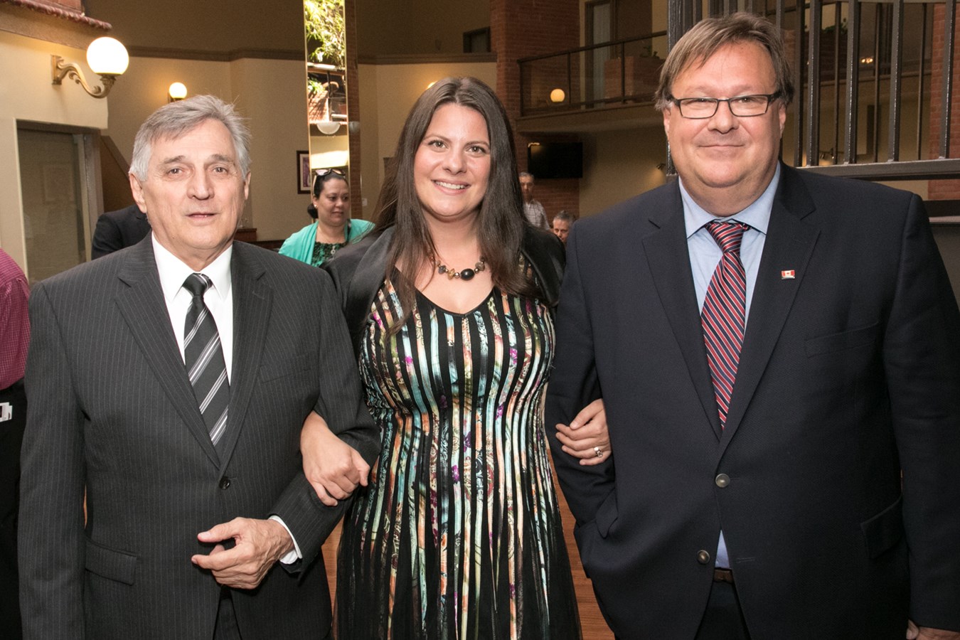 Yves Robillard (à gauche) accompagné de ses deux adversaires Juliana Lulelaru et Jean-François Bélanger.