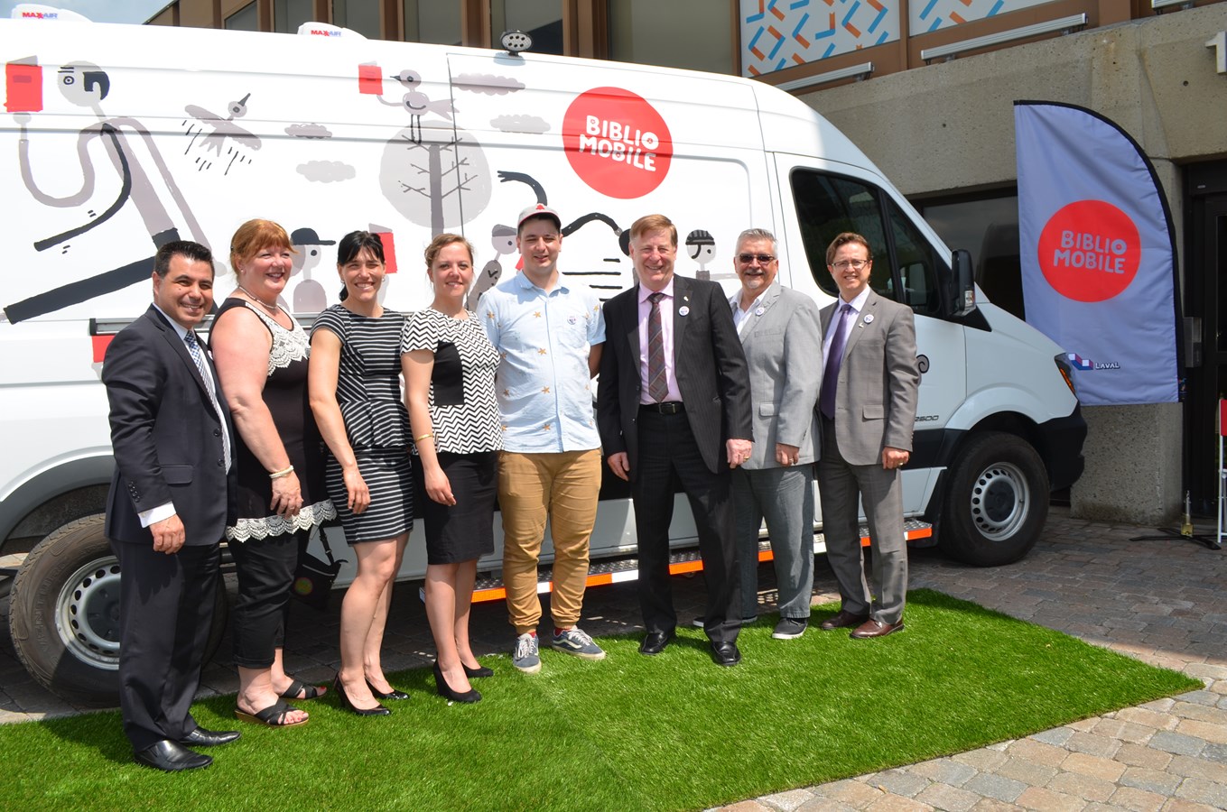La nouvelle Bibliomobile de Laval est une Mercedez de modèle Sprinter.