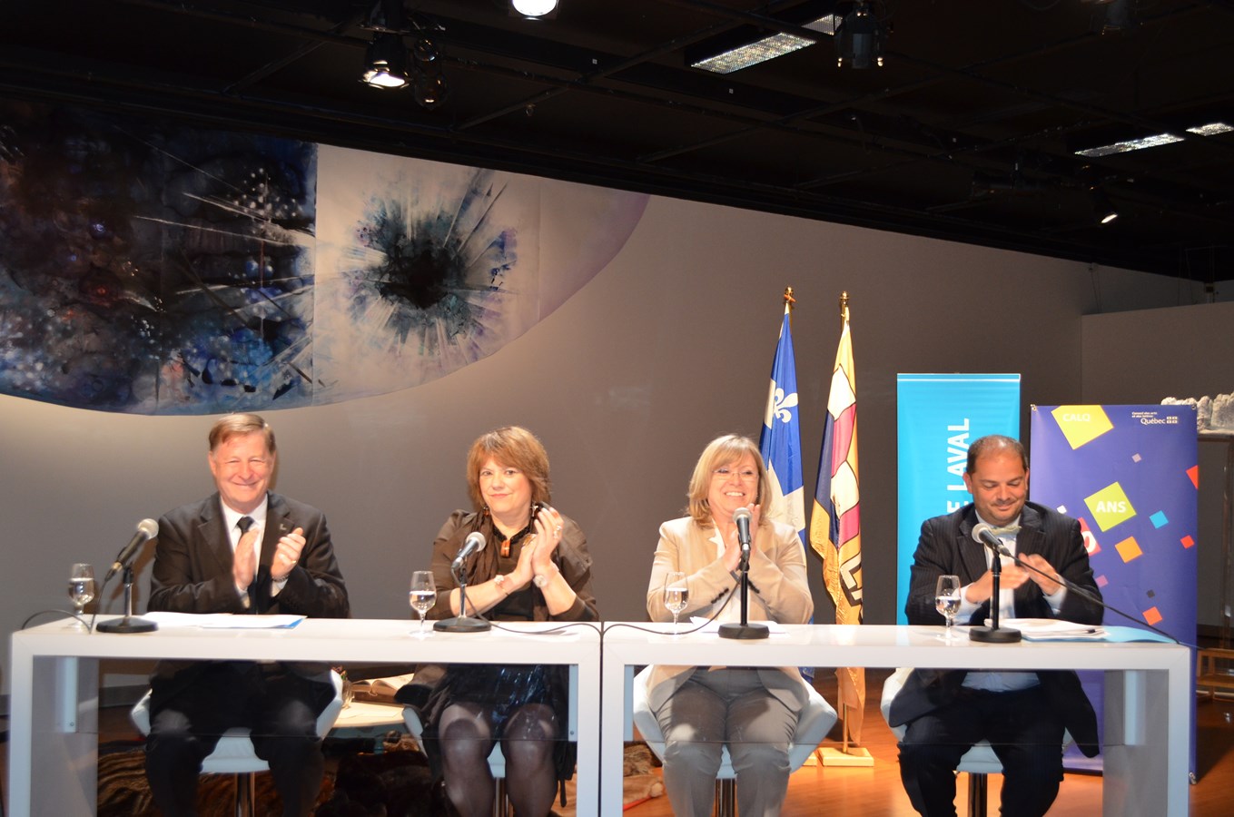 Marc Demers, maire de Laval, Hélève David, ministre de la Culture et des Communications, Francine Charbonneau, députée des Mille-Îles et Stépahn La Roche, président directeur général du Conseil des arts et des lettres du Québec