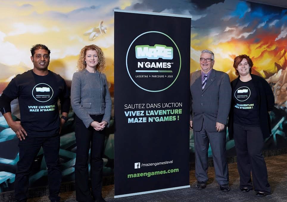 De gauche à droite: Jeff Sabapathy (gérant de MAZE N’GAMES), Geneviève Roy (présidente-directrice générale de Tourisme Laval), Raynald Adams (conseiller municipal quartier Renaud et membre du comité exécutif de la Ville de Laval) ainsi que Mélanie Vanier (assistante gérante de MAZE N’GAMES).