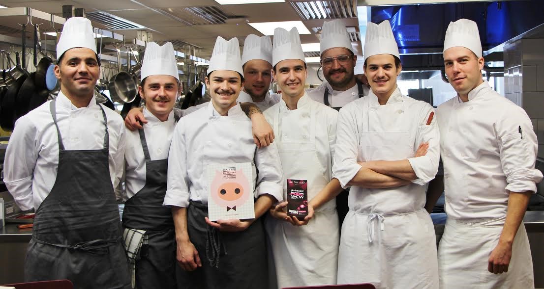 Les étudiants de Formation supérieure en cuisine de l’Institut de tourisme et d’hôtellerie du Québec qui participeront au Concours de la relève culinaire Le Porc Show. De gauche à droite : Farah Abdassanad, Jérémie Auger, Gabriel Gervais, Alexis Lessard (à l’arrière), Renaud-Philip Méthot, Maxime Gosselin (à l’arrière), Gabriel Normand, Jérémy Lacombe-Boileau
