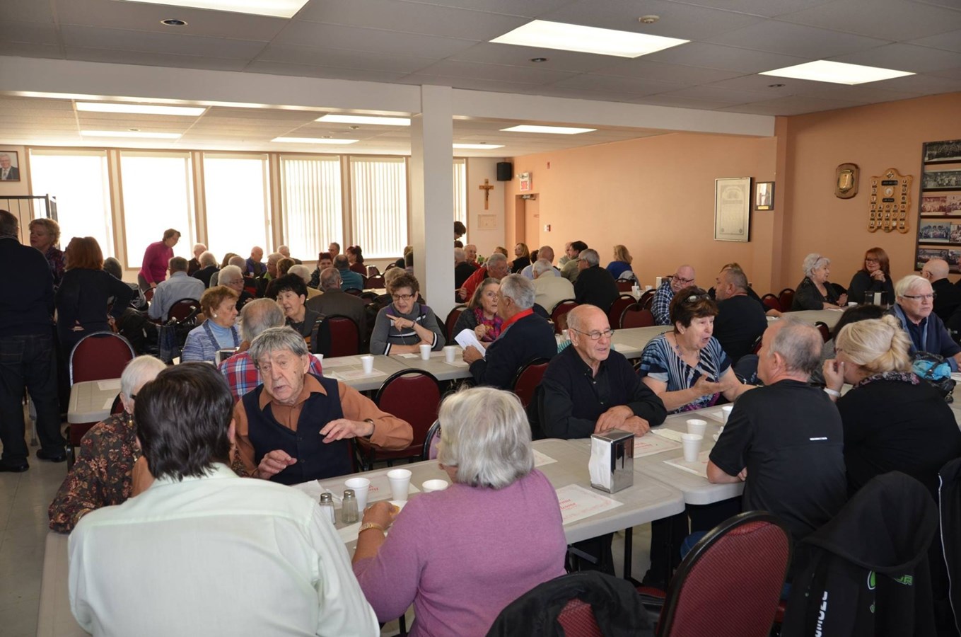 Plus de 160 citoyens réunis à Saint-François pour déjeuner avec la ministre Francine Charbonneau