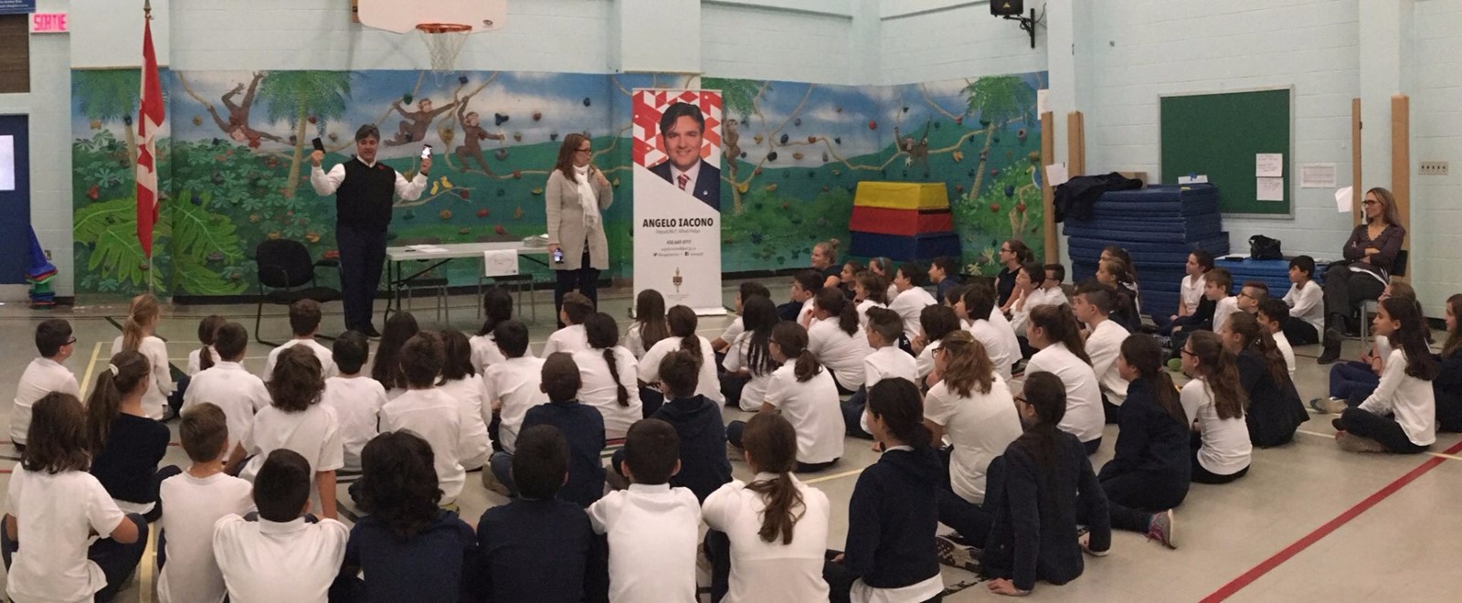Le Député d’Alfred-Pellan, Angelo Iacono visite les élèves de l'école primaire Genesis
